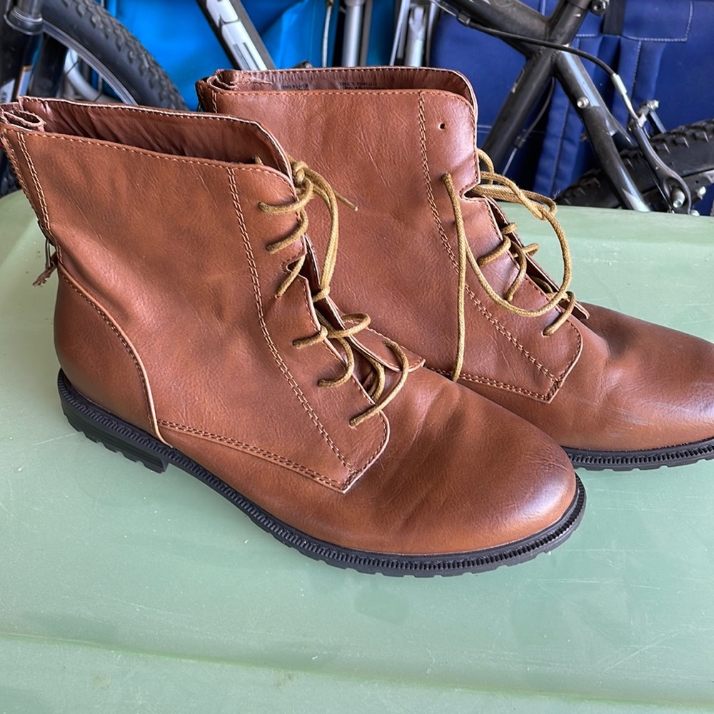 *********SOLD********Sonoma Life + Style Brown Boots, Size 9.5